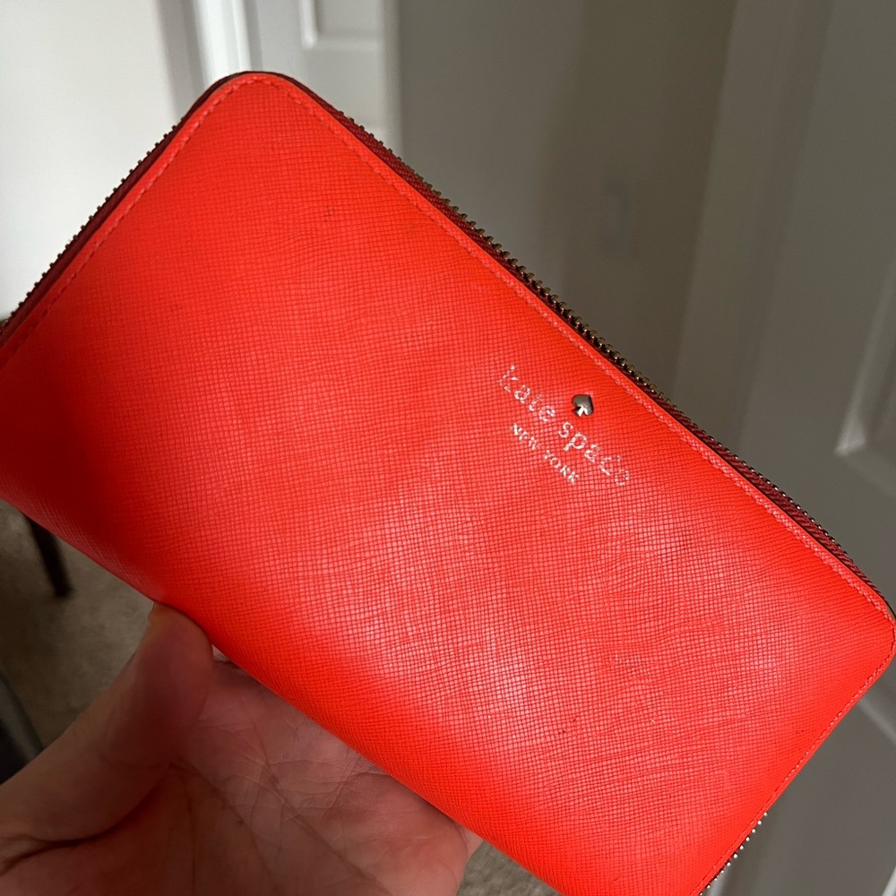 Kate spade wallet with many pockets